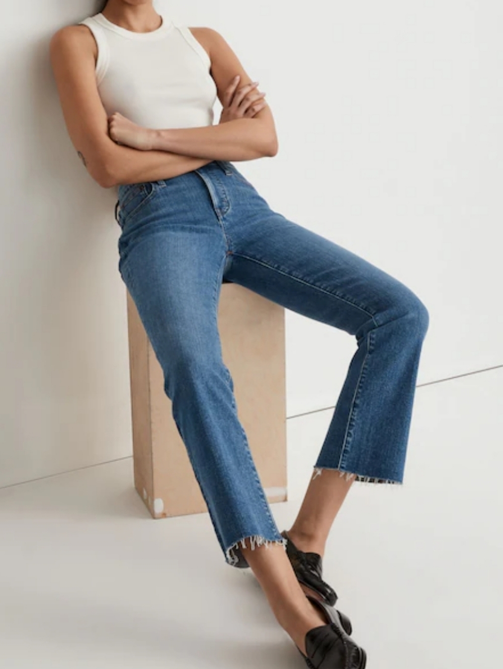 Madewell Mid Rise Kick Out Jeans Blue Distressed Denim Frayed Ankle Crop 25 Tall